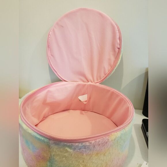 Nah Nah Nah Pastel Plush Case - Picture 3 of 4